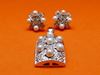Afbeeldingen van “Diagonaal weefsel” set van hangertje en oorknopjes in sterling zilver met witte zoetwaterparels