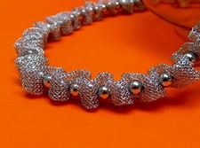 Afbeeldingen van “Fancy Net” ketting volledig in sterling zilver, gaas doorspekt met gepolijste ronde kralen