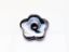 Image de 1.9x1.9 cm, pendentif, marguerite en céramique grecque, émail noir acier, effet huile dans l'eau