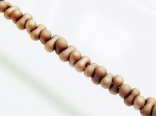 Afbeeldingen van 2x4 mm, Japanse rocaille kralen in pinda vorm, ondoorzichtig, zandsteen bruin, mat