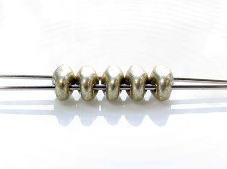 Image de 5x2.5 mm, perles SuperDuo, de verre tchèque, 2 trous, opaque, or suédé, rêve de nuage ou gris or